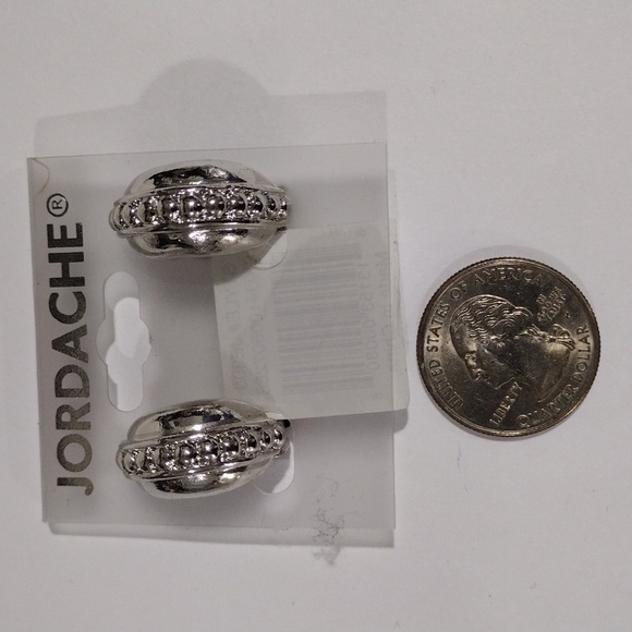 ✨ Jordache Silver-Tone Dainty C-Shape Clip-on Earrings – Bold & Elegant Women's - Picture 8 of 8